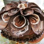 Vanilla Cheesecake with Caramel and Chocolate Flower